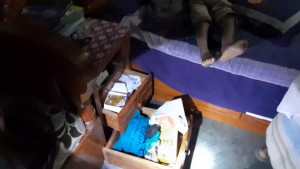 টিউবওয়েলের মধ্যে চেতনানাশক মিশিয়ে খাইয়ে টাকা চুরি