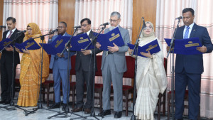 শপথ নিলেন পিএসসির নতুন ৭ সদস্য  