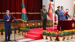 উপদেষ্টা হিসেবে শপথ নিলেন সি আর আবরার