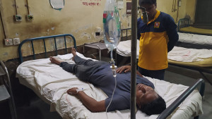 কুড়িগ্রামে সমকাল প্রতিনিধিকে মারধর, হাসপাতালে ভর্তি