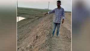ঠিকাদারের টাকা বাঁচাতে সর্বনাশ কৃষকের জমিতে