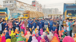 ঈদযাত্রায় ভোগাতে পারেন শ্রমিকরা