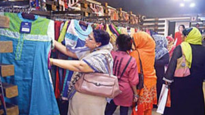 ১২০০ টাকার পোশাক, ট্যাগ পাল্টে ২২০০