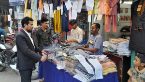 পোশাকের দাম বেশি, আক্ষেপ ক্রেতা-বিক্রেতার