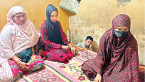 ‘ঈদডা এহন পাথরের  মতো ভারী বোঝা’