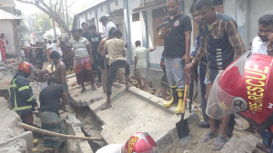 সিরাজগঞ্জে ড্রেন নির্মাণের সময় দেয়াল ধসে দুই শ্রমিকের মৃত্যু