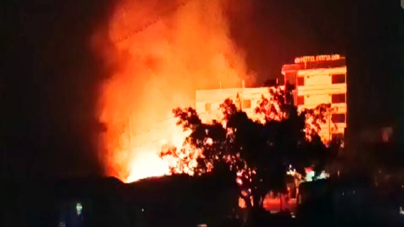 দীঘিনালার লারমা স্কয়ারে ফের আগুন, ব্যাপক ক্ষয়ক্ষতি দীঘিনালার লারমা স্কয়ারে ফের আগুন, ব্যাপক ক্ষয়ক্ষতি