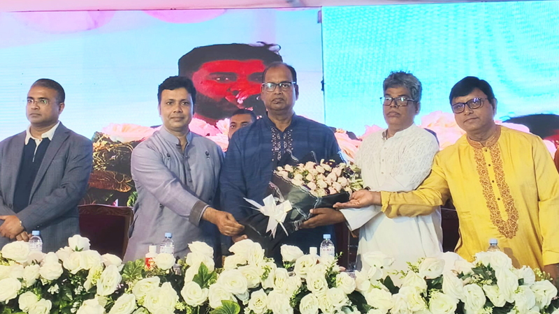 শেখ হাসিনাই পালিয়ে যায়: দুদু শেখ হাসিনাই পালিয়ে যায়: দুদু