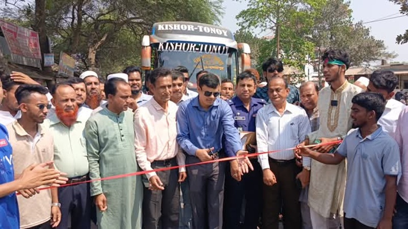 অবশেষে সালথা-ফরিদপুর সড়কে বাস চলাচল শুরু অবশেষে সালথা-ফরিদপুর সড়কে বাস চলাচল শুরু