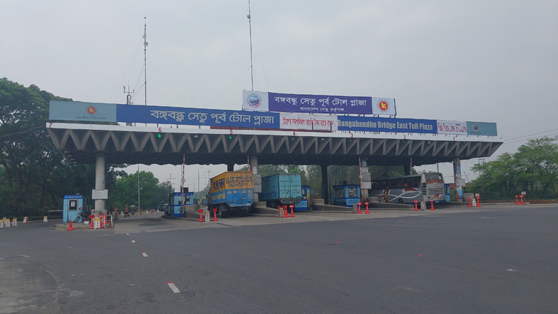 যমুনা সেতুতে দুই কোটি ৫৭ লাখ টাকার টোল আদায় যমুনা সেতুতে দুই কোটি ৫৭ লাখ টাকার টোল আদায়