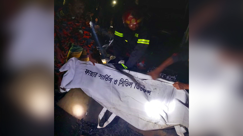 নামাজরত অবস্থায় ঘরের মধ্যে পুড়ে মারা গেলেন বৃদ্ধা জবেদা নামাজরত অবস্থায় ঘরের মধ্যে পুড়ে মারা গেলেন বৃদ্ধা জবেদা