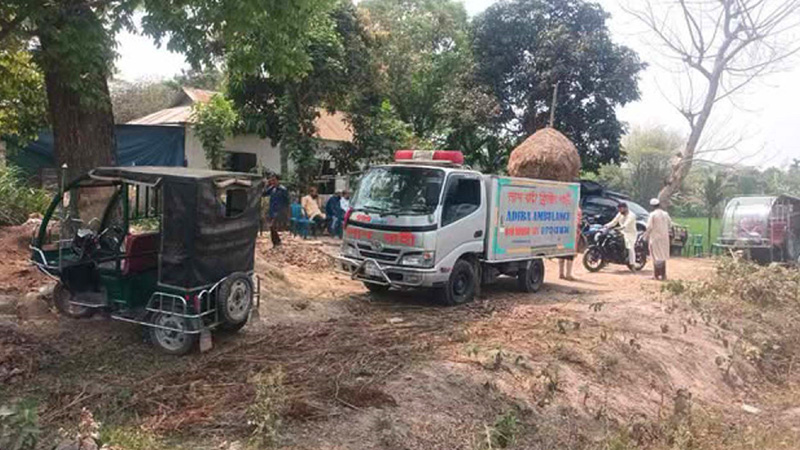ঈদের ছুটিতে লাশবাহী গাড়িতে বাড়ি ফিরলেন এসআই কবির ঈদের ছুটিতে লাশবাহী গাড়িতে বাড়ি ফিরলেন এসআই কবির