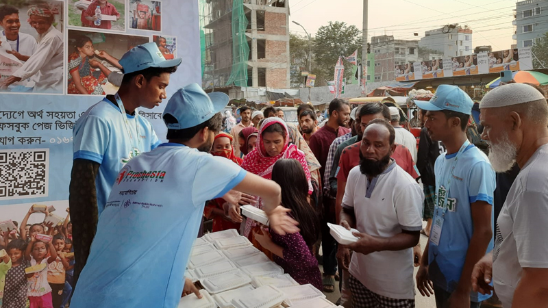বিনামূল্যে ইফতার বিতরণ প্রচেষ্টা ফাউন্ডেশনের বিনামূল্যে ইফতার বিতরণ প্রচেষ্টা ফাউন্ডেশনের