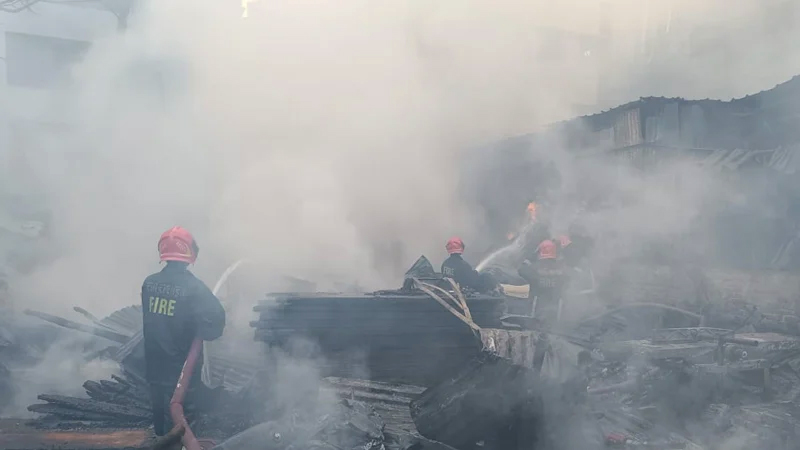 রামপুরায় সিএনজিচালিত অটোরিকশার গ্যারেজে অগ্নিকাণ্ড রামপুরায় সিএনজিচালিত অটোরিকশার গ্যারেজে অগ্নিকাণ্ড