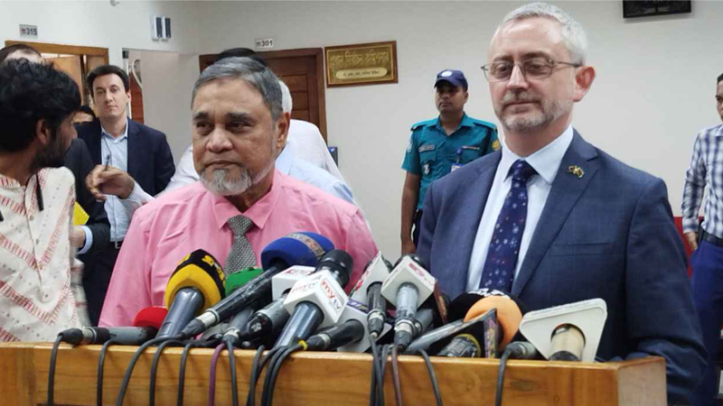 আন্তর্জাতিক মানের নির্বাচন দেখতে চায় ইইউ: সিইসি আন্তর্জাতিক মানের নির্বাচন দেখতে চায় ইইউ: সিইসি
