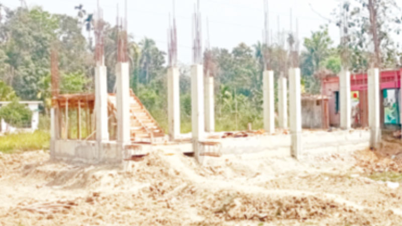 ৪০ বিদ্যালয় ভবনের কাজ ফেলে পালিয়েছেন ঠিকাদার ৪০ বিদ্যালয় ভবনের কাজ ফেলে পালিয়েছেন ঠিকাদার