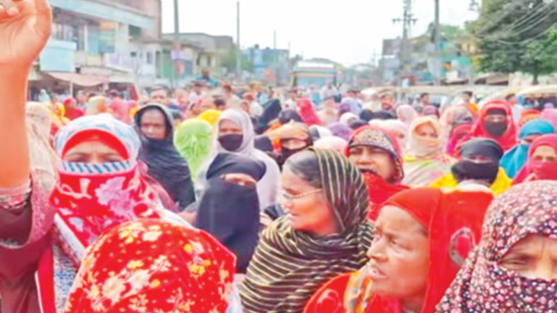 টিসিবির কার্ড বিতরণ নিয়ে সন্দেহ, ঘেরাও-অবরোধ টিসিবির কার্ড বিতরণ নিয়ে সন্দেহ, ঘেরাও-অবরোধ