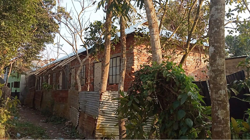খাসজমিতে নেতার দোকান খাসজমিতে নেতার দোকান