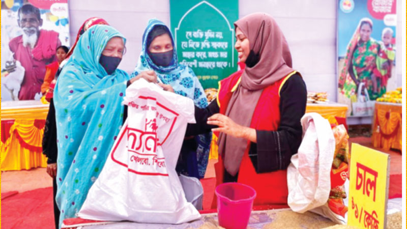 এক টাকায় মিলছে হাজার টাকার পণ্য এক টাকায় মিলছে হাজার টাকার পণ্য