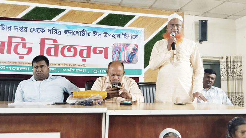 আ’লীগ নেতাদের নিয়ে ঈদ উপহার বিতরণ ইউএনওর আ’লীগ নেতাদের নিয়ে ঈদ উপহার বিতরণ ইউএনওর