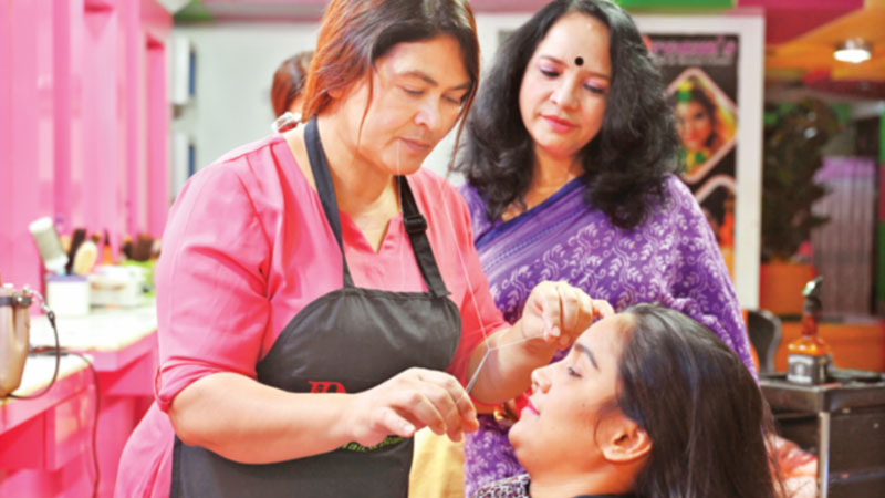 জীবনের ‘লু হাওয়া’ সরিয়ে লক্ষ্যে লুনা জীবনের ‘লু হাওয়া’ সরিয়ে লক্ষ্যে লুনা