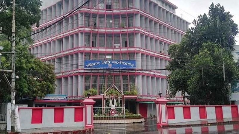 সংকটে কর্মকর্তারা, গাড়িবিলাস বহিরাগতদের সংকটে কর্মকর্তারা, গাড়িবিলাস বহিরাগতদের