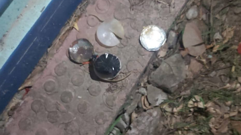 রাবি রেজিস্ট্রারের বাড়িতে গভীর রাতে ককটেল বিস্ফোরণ রাবি রেজিস্ট্রারের বাড়িতে গভীর রাতে ককটেল বিস্ফোরণ