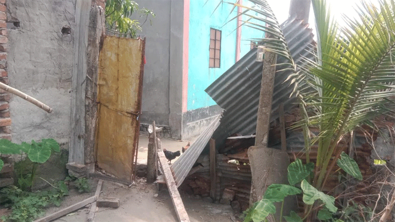 যুবদল নেতার বাড়িতে দুই দফায় হামলা, গুলিবর্ষণ ও ককটেল বিস্ফোরণ যুবদল নেতার বাড়িতে দুই দফায় হামলা, গুলিবর্ষণ ও ককটেল বিস্ফোরণ
