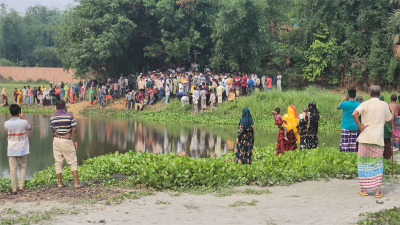 সকালে ঘুরে বেড়াচ্ছিল রুবেল, দুপুরে খামারের পাশে পড়ে ছিল রক্তাক্ত লাশ সকালে ঘুরে বেড়াচ্ছিল রুবেল, দুপুরে খামারের পাশে পড়ে ছিল রক্তাক্ত লাশ