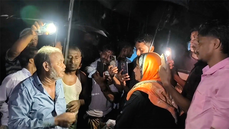 ঘরে ঢুকে লুটের পর নারীকে গলা কেটে হত্যা ঘরে ঢুকে লুটের পর নারীকে গলা কেটে হত্যা