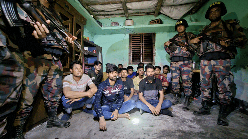 পাচারকারীদের ‘জিম্মিঘর’ থেকে উদ্ধার ১৪ পাচারকারীদের ‘জিম্মিঘর’ থেকে উদ্ধার ১৪
