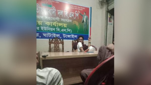 বিএনপি অফিসে টেবিলে পা তুলে আ’লীগ কর্মীর ধূমপান, ভাইরাল