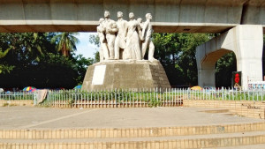 ঢাবিতে বিতর্কের মুখে সরানো হলো সেই কুশপুতুল