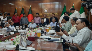 বাংলাদেশ থেকে শ্রমিক নিতে আগ্রহী ইতালি: স্বরাষ্ট্র উপদেষ্টা 