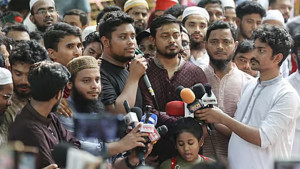 আ. লীগ নিষিদ্ধের দাবি, বাদ জুমা বড় জমায়েতের ডাক হাসনাত আবদুল্লাহর
