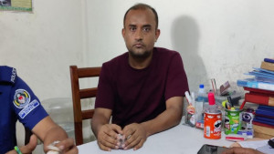 ভারত যাওয়ার সময় কেন্দ্রীয় যুবলীগ নেতা গ্রেপ্তার 