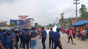 দুই মাসের বেতনের জন্য সাত মাস আন্দোলন