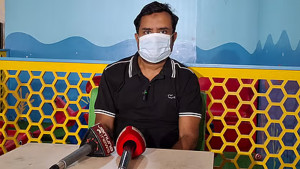 পরিস্থিতি তৈরি করে ভিডিও ধারণ করে চাঁদাবাজি করা হয়, দাবি রাবি শিক্ষকের