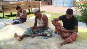 ধারদেনায় ডুবতে বসেছেন সমুদ্রগামী জেলেরা