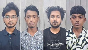 অনলাইনে শাড়ি কেনার কথা বলে ডেকে এনে লুট, গ্রেপ্তার ৪