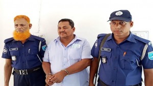 স্কুলছাত্রীকে অনৈতিক প্রস্তাব দেওয়ার অভিযোগে শিক্ষক গ্রেপ্তার