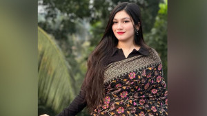 চট্টগ্রামে নিষিদ্ধ ছাত্রলীগ কর্মী ইসরাতকে পুলিশে দিলেন শিক্ষার্থীরা