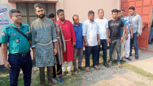 ১০ লাখ টাকা চাঁদা দাবির অভিযোগ, যুবদল-ছাত্রদলের ১০ নেতা-কর্মীকে থানায় নিল পুলিশ