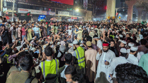 আ'লীগের কার্যক্রম নিষিদ্ধ ঘোষণায় ইন্টারকন্টিনেন্টাল মোড়ে উল্লাস