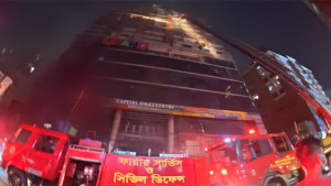 বেইলি রোডে শপিং মলের আগুন নিয়ন্ত্রণে, উদ্ধার ১৮
