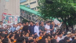 দুই ঘণ্টা শাহবাগ অবরোধ, সারাদেশ অচল করে দেওয়ার হুঁশিয়ারি ছাত্রদলের