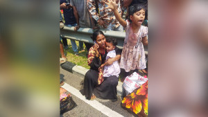 এক্সপ্রেসওয়েতে অ্যাম্বুলেন্সে বাসের ধাক্কা, বাবা ভাই-বোনসহ নিহত ৫ 