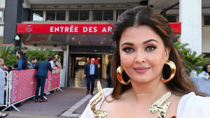 ৩৬০ মিনিট নিয়ে গেলেন ঐশ্বরিয়া