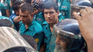 আলোচনায় সুব্রত বাইনের স্যাটেলাইট ফোন