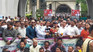 ইশরাককে মেয়রের দায়িত্ব বুঝিয়ে দেওয়ার দাবিতে এবার ব্লকেড কর্মসূচি
